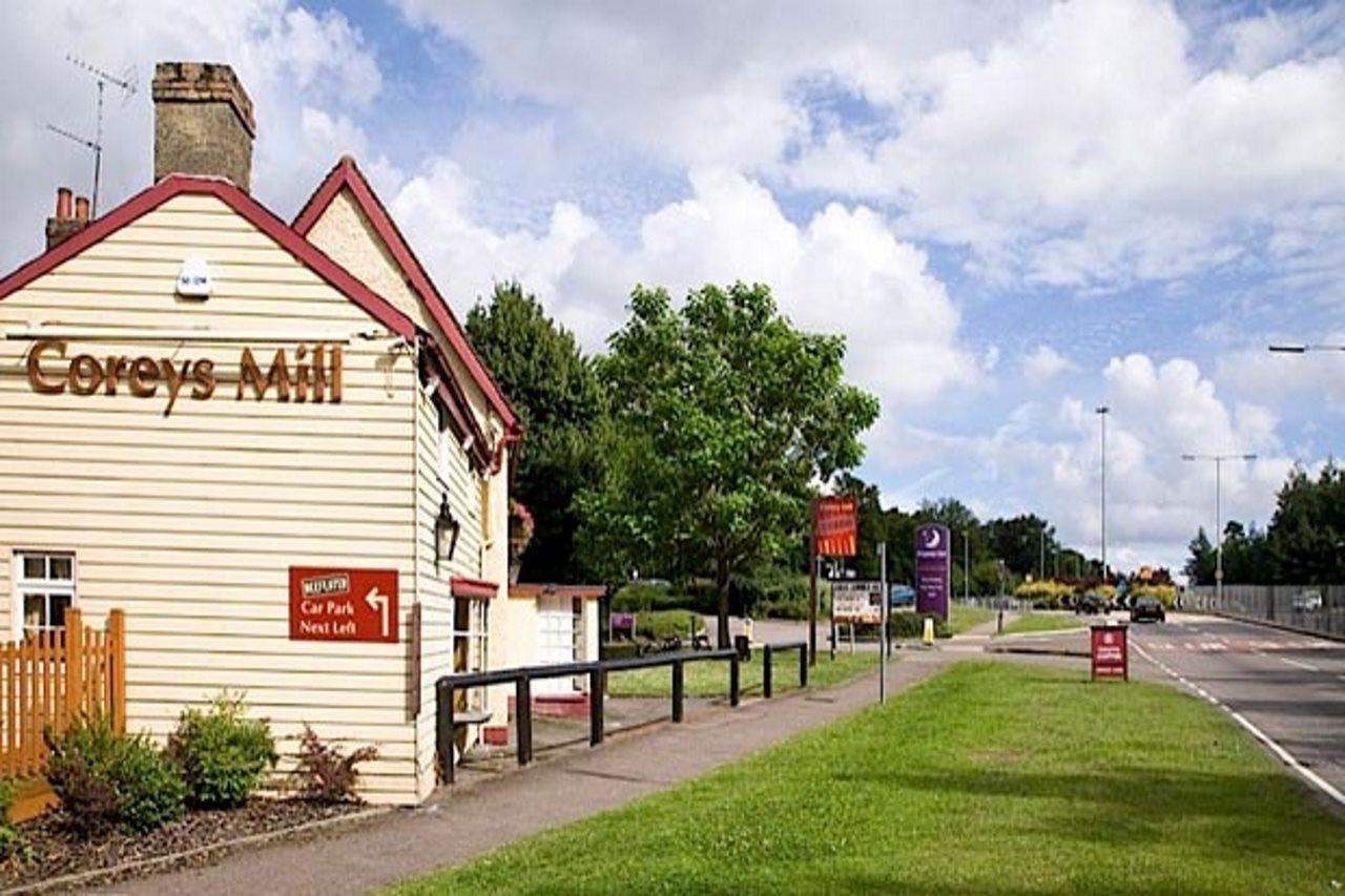 Premier Inn Stevenage Extérieur photo