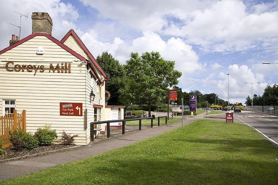 Premier Inn Stevenage Extérieur photo