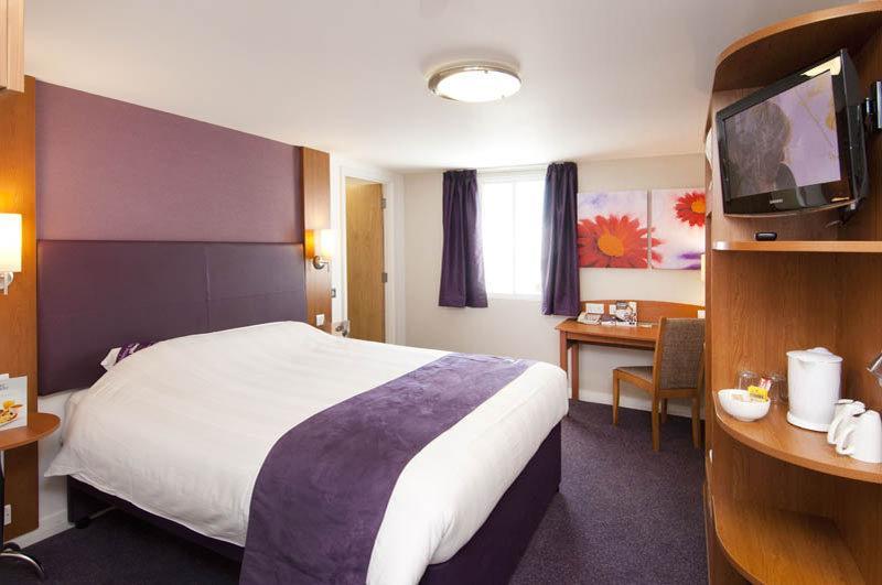 Premier Inn Stevenage Extérieur photo